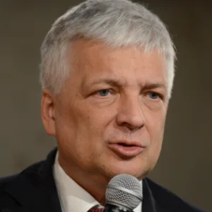 dr hab. prof. ucz. Robert Gwiazdowski